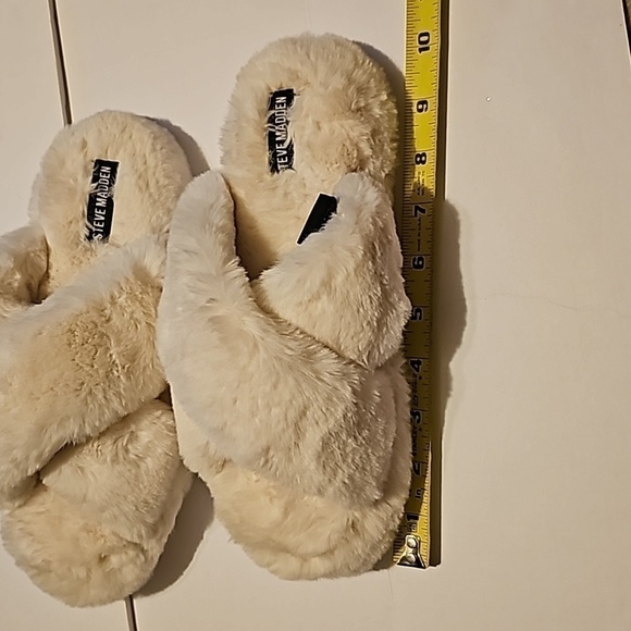 Steve Madden Fluffy Slippers SZ S - Picture 6 of 6